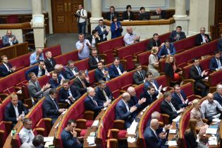 В Раде со спорами и отклонениями поправок продолжают рассмотрение судебной реформы