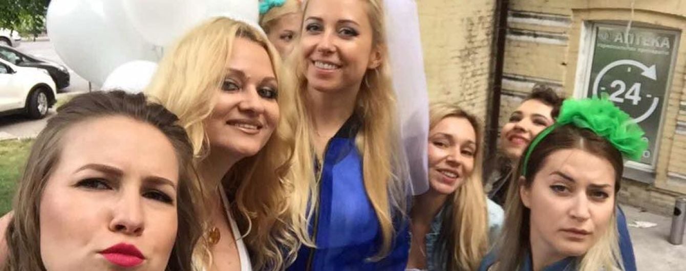 Подружки Тоні Матвієнко показали кумедні фото з її дівич-вечора