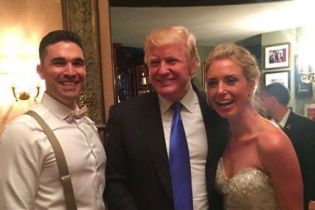 Фото Трампа з молодятами викликали скандал у США
