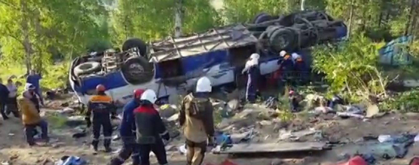 В России перевернулся автобус с паломниками - 12 человек погибли