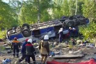 В России перевернулся автобус с паломниками - 12 человек погибли