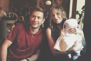 Похудевшая жена Ступки показала фото с крошечной дочкой на руках