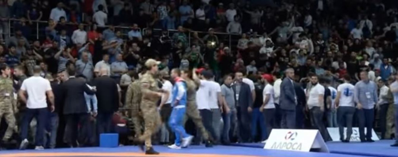 Зрители устроили массовую драку на чемпионате России по вольной борьбе