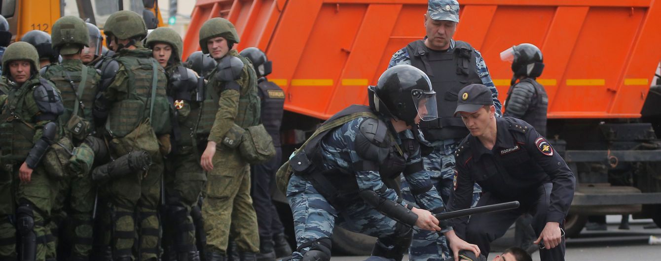 ЄС закликав РФ звільнити затриманих під час антикорупційних мітингів