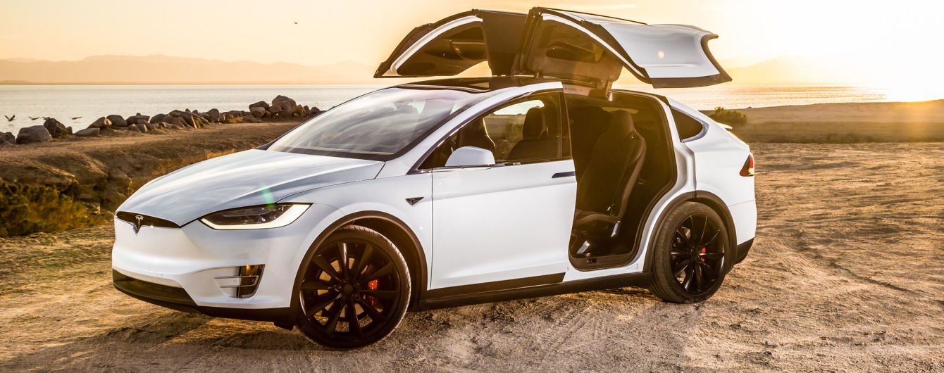 Американцы потребовали от Tesla полное возмещение стоимости кроссовера Model X