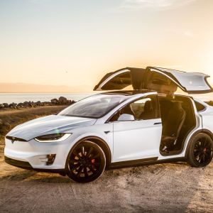 Американцы потребовали от Tesla полное возмещение стоимости кроссовера Model X