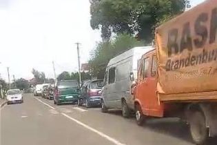 На Львовщине на границе с Польшей в очередях стоят более полутысячи автомобилей