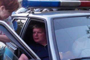 В центре Симферополя пьяный экс-депутат наехал на женщину на скамейке