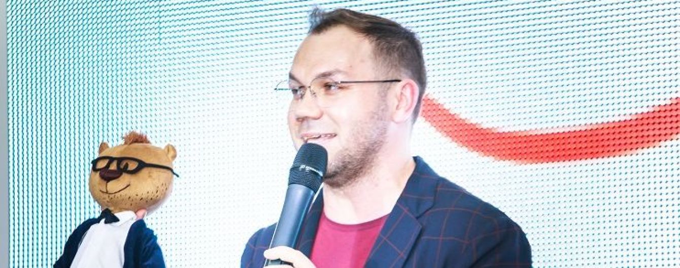 Одежда с кружевом и забавные игрушки в детской коллекции Андре Тана