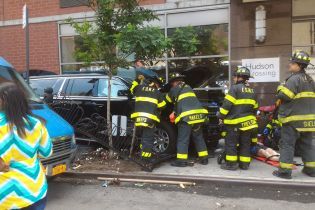 В Нью-Йорке автомобиль наехал на пешеходов, есть пострадавшие