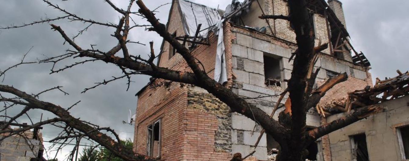У Мар'їнці внаслідок масованого обстрілу бойовиків дві родини залишилися без даху над головою
