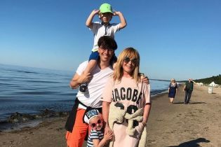 В купальнике и с ярким педикюром: 68-летняя Алла Пугачева на отдыхе в Латвии