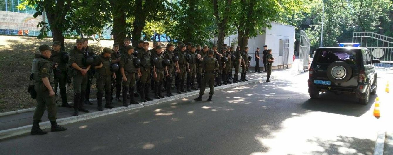Фанатам "Десны" снова не дали провести протест под ФФУ
