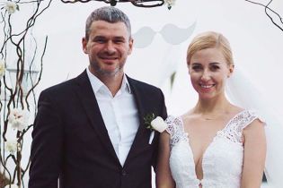 Смелое декольте, звездные друзья и первый танец: появились новые снимки со свадьбы Арсена Мирзояна и Тони Матвиенко