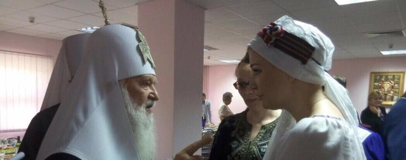 Максакова в вышиванке спела в богословской академии и встретилась с Филаретом
