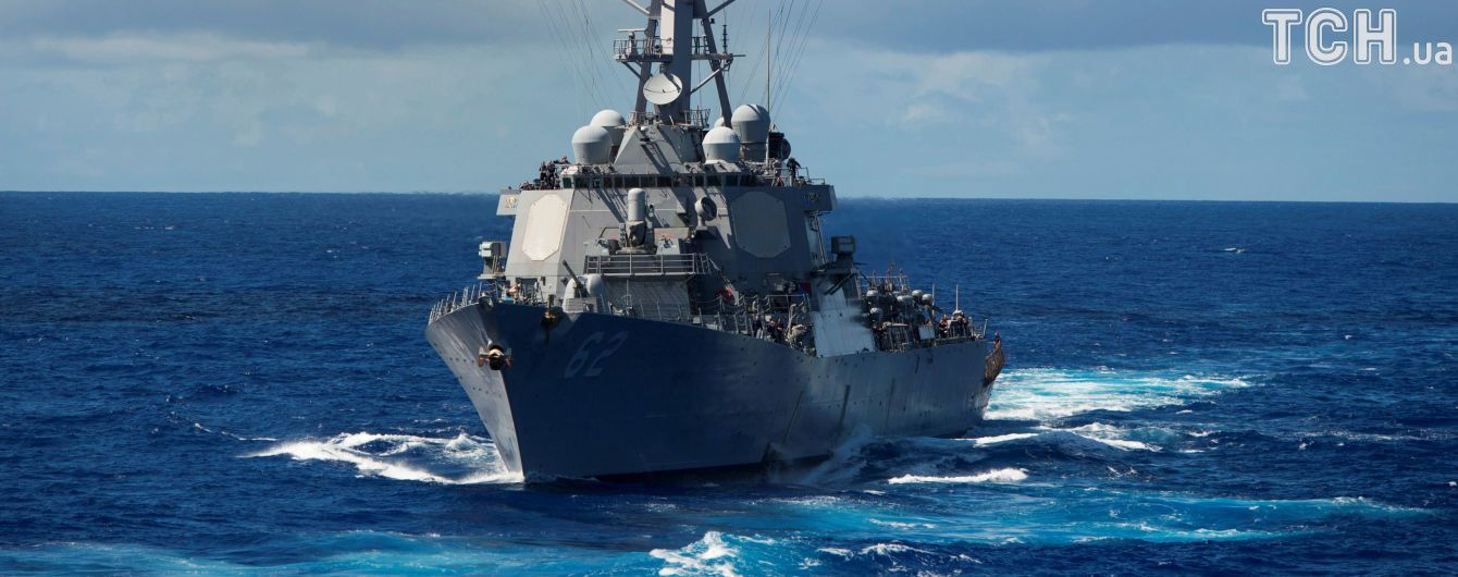 ЗМІ повідомили про постраждалого під час зіткнення есмінця ВМС США із торговим судном