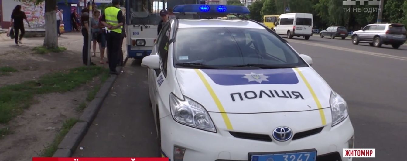 У Житомирі тролейбус розчавив ноги пенсіонерці