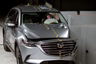 Mazda CX-9 получил высшую оценку в краш-тесте IIHS