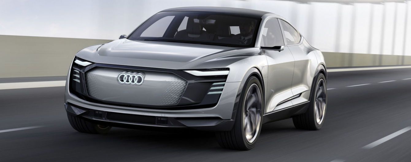 Купеобразный электрический кроссовер Audi E-Tron Sportback замечен в движении