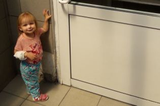 В срочной трансплантации почки нуждается 2-летняя Миланка