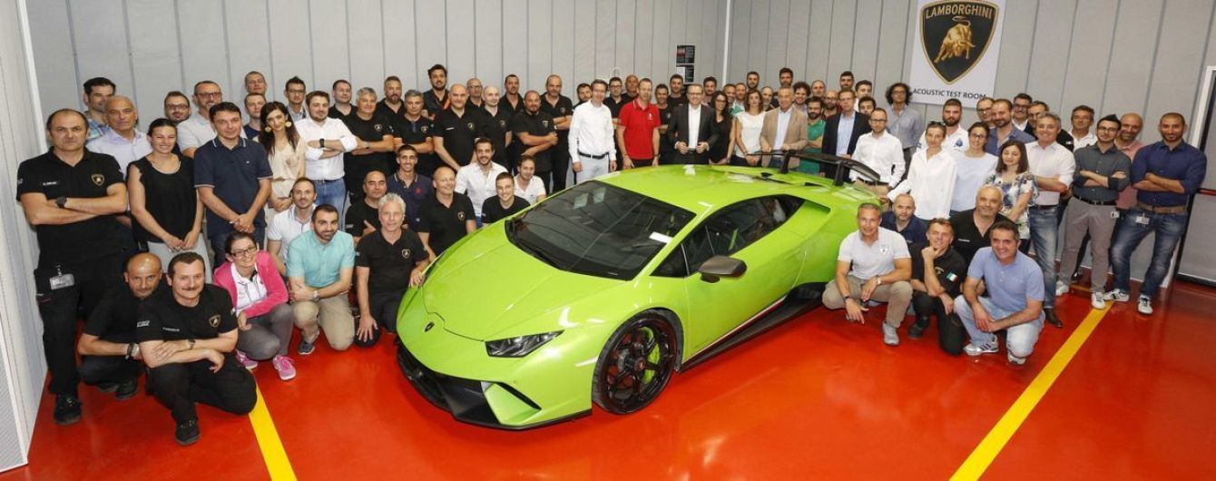 Lamborghini подготовила комнату для прослушивания моторов
