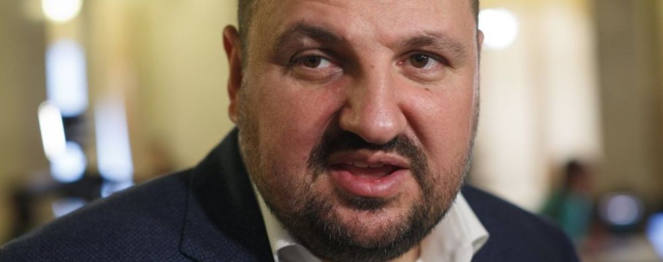Ми просто сиділи в кафе і підійшли детективи НАБУ. Розенблат прокоментував затримання його охоронця