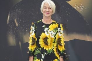 В платье с подсолнухами и на каблуках: 71-летняя Хелен Миррен впечатлила ярким образом