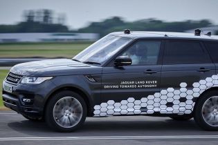 Jaguar Land Rover показал автомобиль с автопилотом