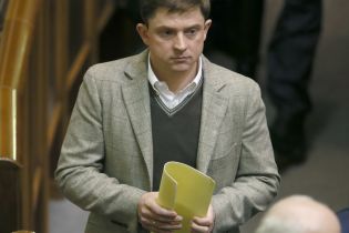 Луценко підписав підозру Довгому