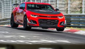 Экстремальный Chevrolet Camaro лихо проехался по Нюрбургрингу