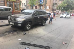 В центре Киева взорвался внедорожник
