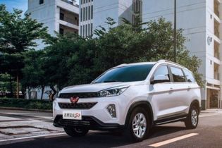 В Сети опубликованы изображения нового кроссовера Wuling HongGuang S3