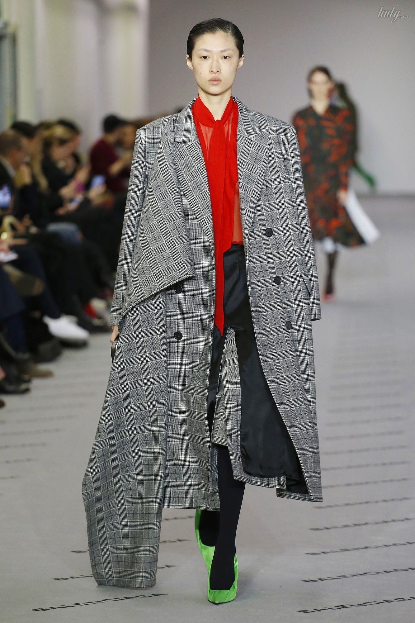 Коллекция Balenciaga прет-а-порте сезона осень-зима 2017-2018_29