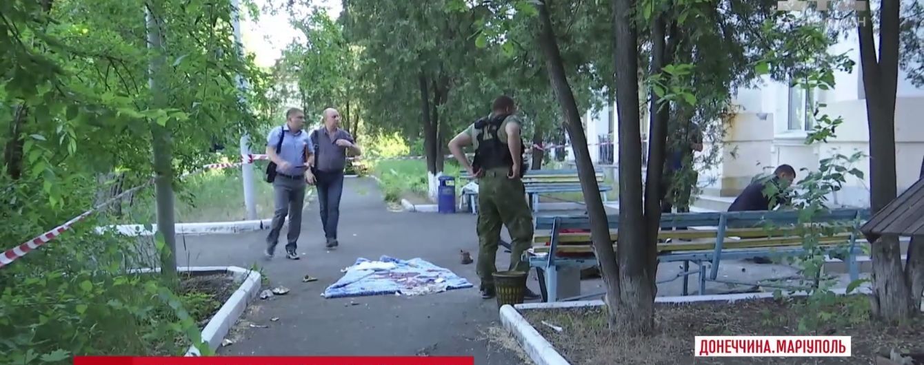 Серія вибухів у Маріуполі: очевидці говорять про поранених на базі спецпідрозділу МВС