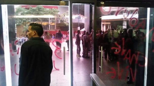 У Венесуелі протестувальники атакували парламент: є постраждалі