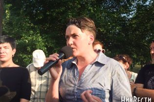 У Миколаєві націоналісти закидали яйцями нардепа Савченко