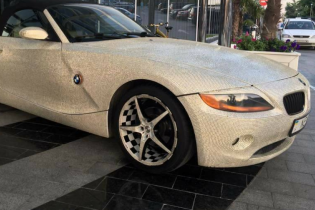 BMW Z4 облепленный стразами появился в Одессе