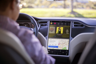 Tesla планирует создать собственный музыкальный онлайн-сервис