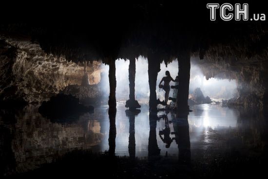 "Брама до царства мертвих": Reuters показало неймовірний вейкбординг у підземних печерах