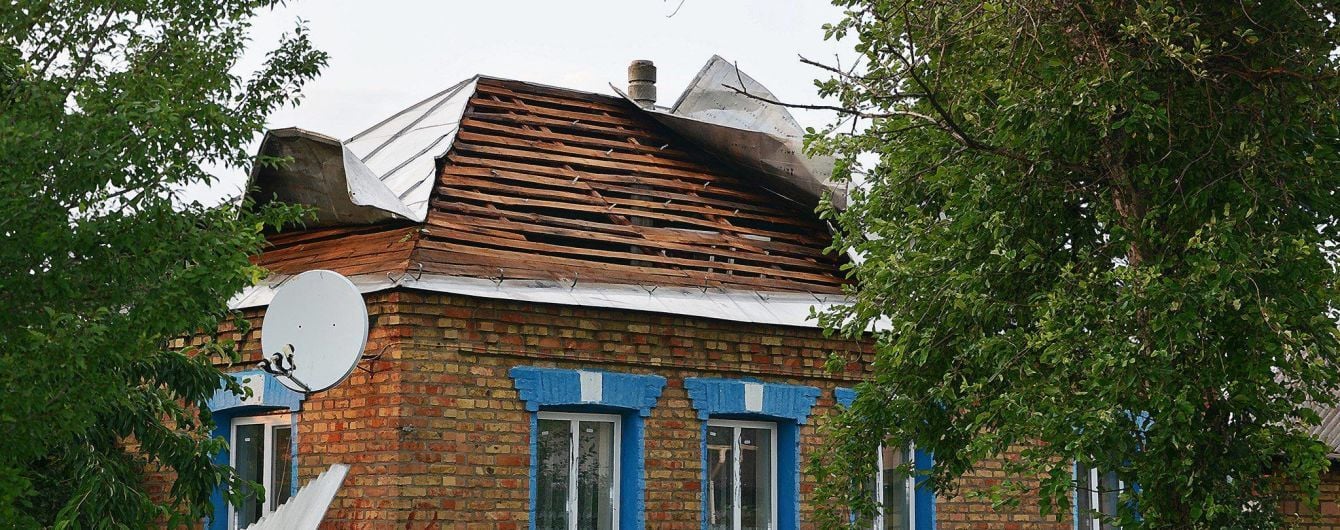 Уничтоженный ангар и удар буржуйкой по голове: буря в Черкасской области разбила около сотни зданий