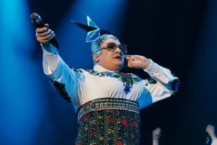 Фееричное шоу, поцелуй "мамы" и снятие "звезды": выступление Верки Сердючки на Atlas Weekend