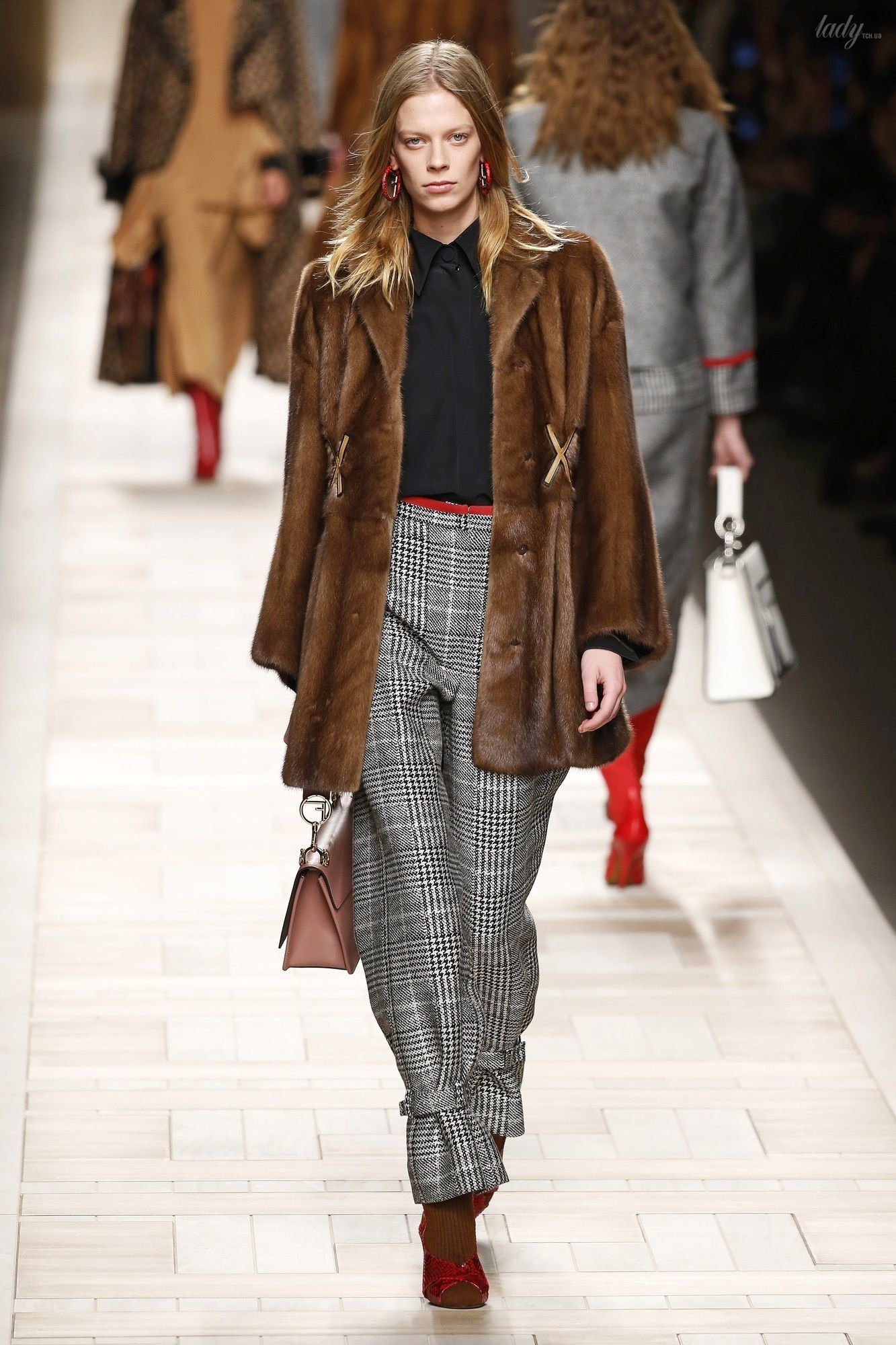 Коллекция Fendi прет-а-порте сезона осень-зима 2017-2018_5