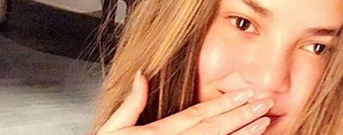 В купальнике и с ярким цветом волос: Крисси Тейген поделилась новыми снимками