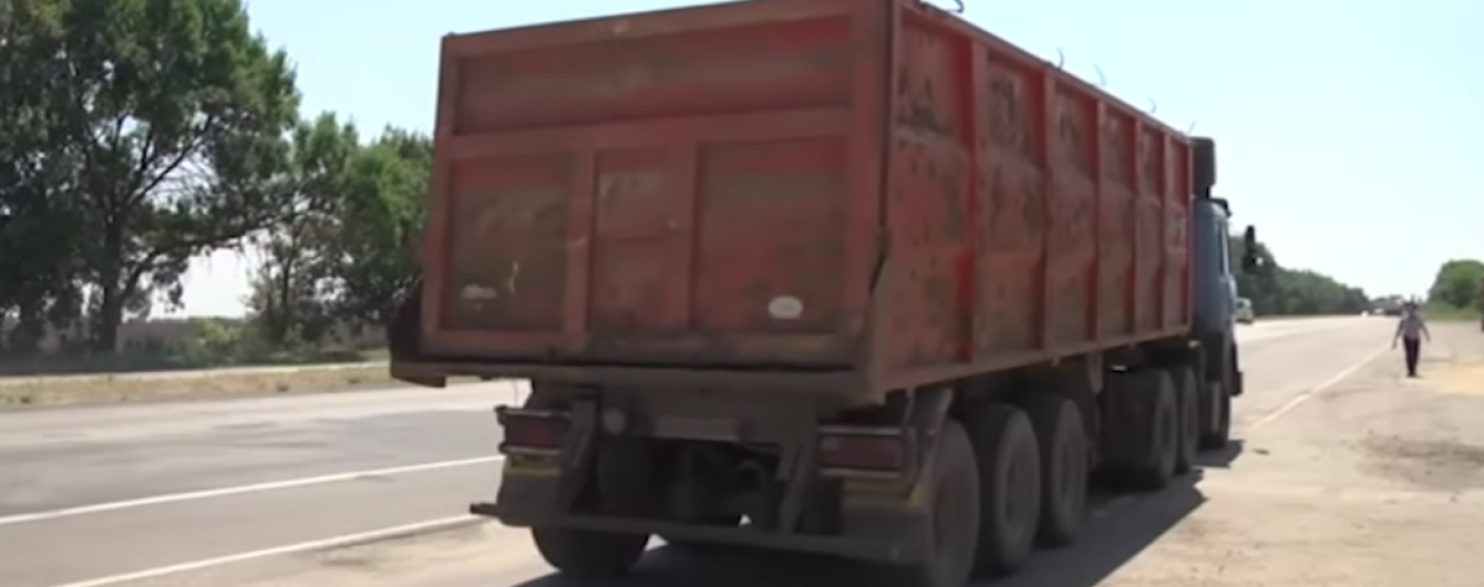Журналисты рассказали, кто уничтожает украинские дороги