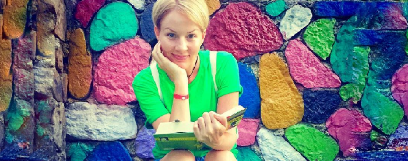 Звезда "1+1" Леончук показала фигуру в бикини и лицо без макияжа