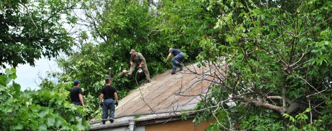 Последствия непогоды в Украине: часть Мариуполя осталась без света