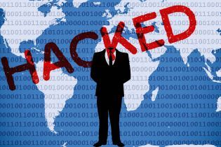 Эксперты объяснили, чем грозит Украине скандал с хакером на выборах в США
