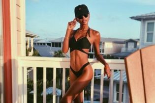 Выглядит идеально: "ангел" Victoria's Secret Жасмин Тукс опубликовала фото в бикини