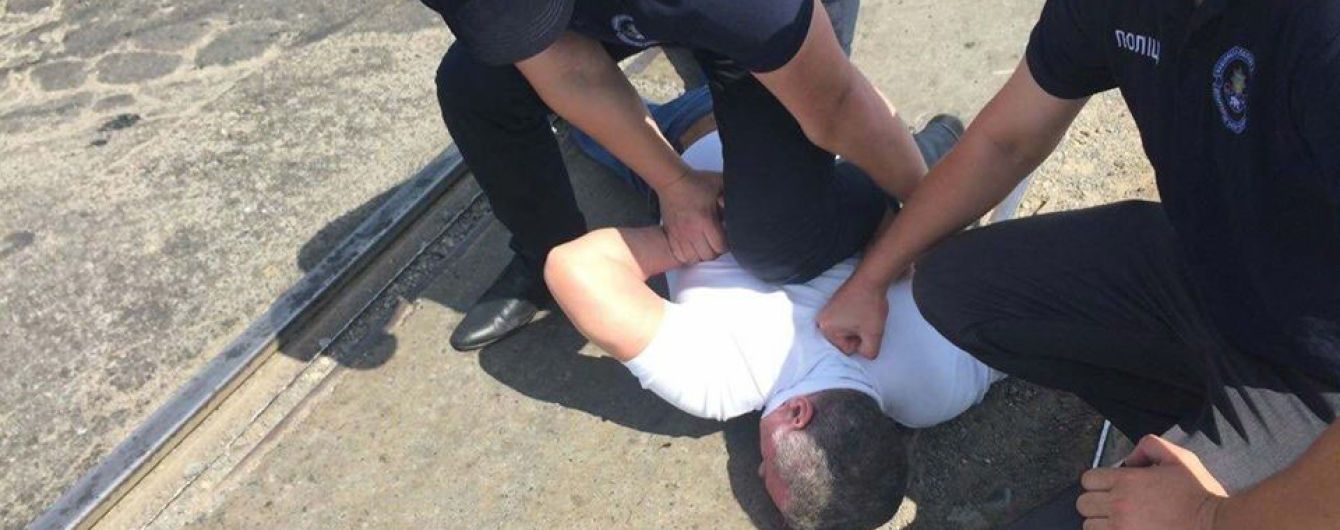 Долари за вступ: на Закарпатті на хабарі погорів директор медичного коледжу