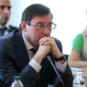 Луценко заявил о подготовке силового переворота митингующими под Радой
